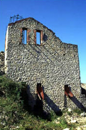 Restos de las tolvas de carga de mineral de cobre