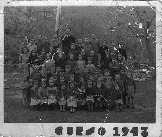 Alumnos de la escuela de Poo de Cabrales en el curso de 1943