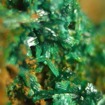 32 - Malachite - 3 x 3 mm.