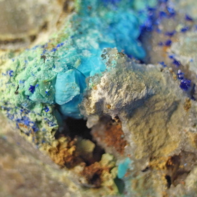 36 - Chrysocolla - 3 x 3 mm.